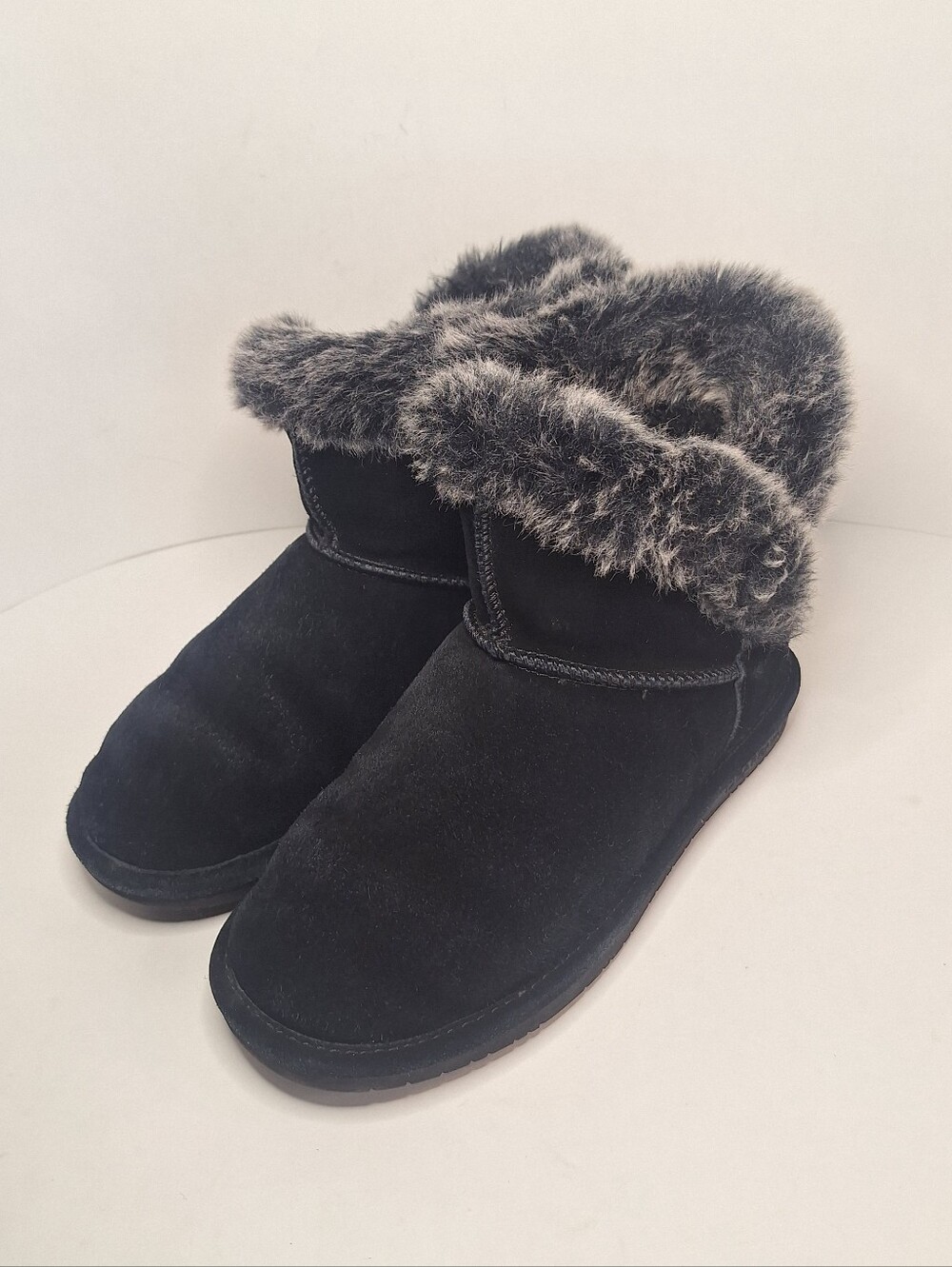 BEARPAW black suede fur lined boots size 8 ankle bootie Fair Conditiom
